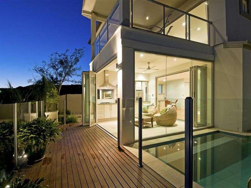 2/145 Palm Meadows Drive, Carrara QLD 4211