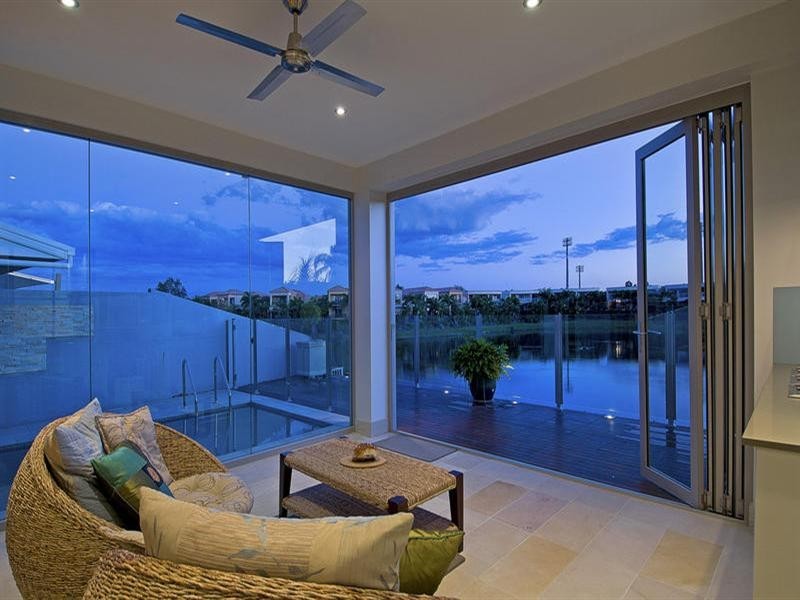 2/145 Palm Meadows Drive, Carrara QLD 4211