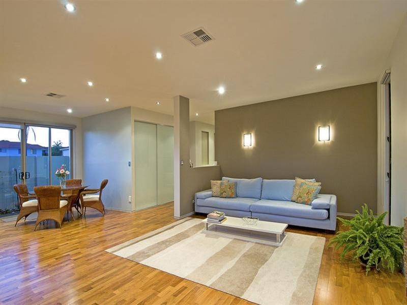 2/145 Palm Meadows Drive, Carrara QLD 4211