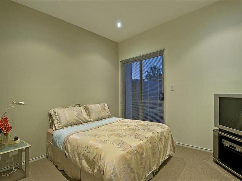 2/145 Palm Meadows Drive, Carrara QLD 4211