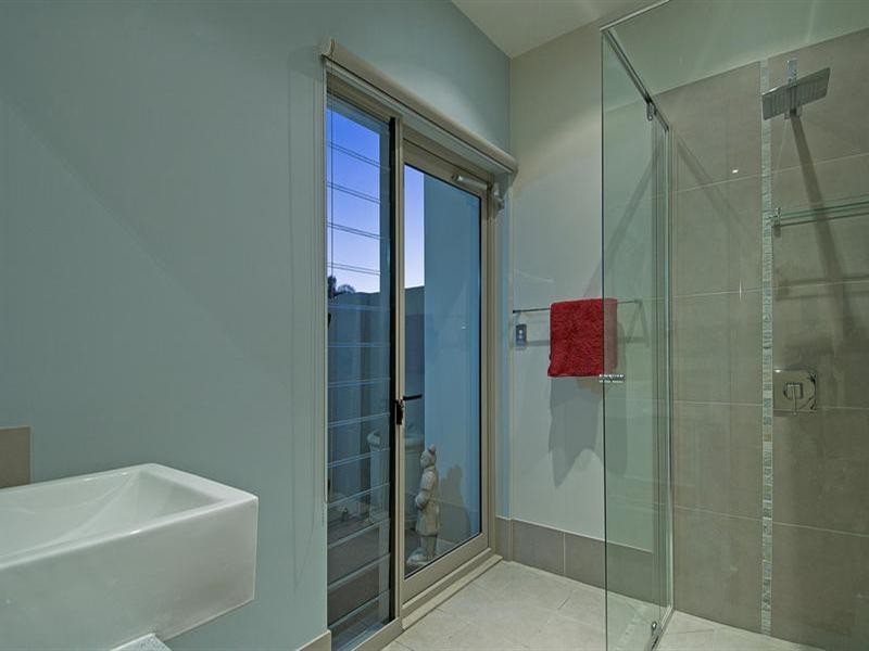 2/145 Palm Meadows Drive, Carrara QLD 4211