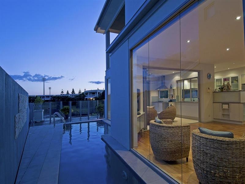 2/145 Palm Meadows Drive, Carrara QLD 4211