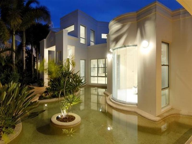 50 Amalfi Drive, Isle Of Capri QLD 4217