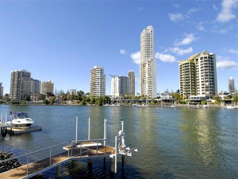 50 Amalfi Drive, Isle Of Capri QLD 4217