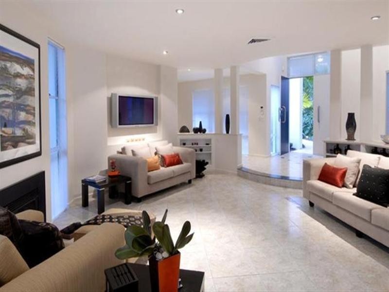 50 Amalfi Drive, Isle Of Capri QLD 4217