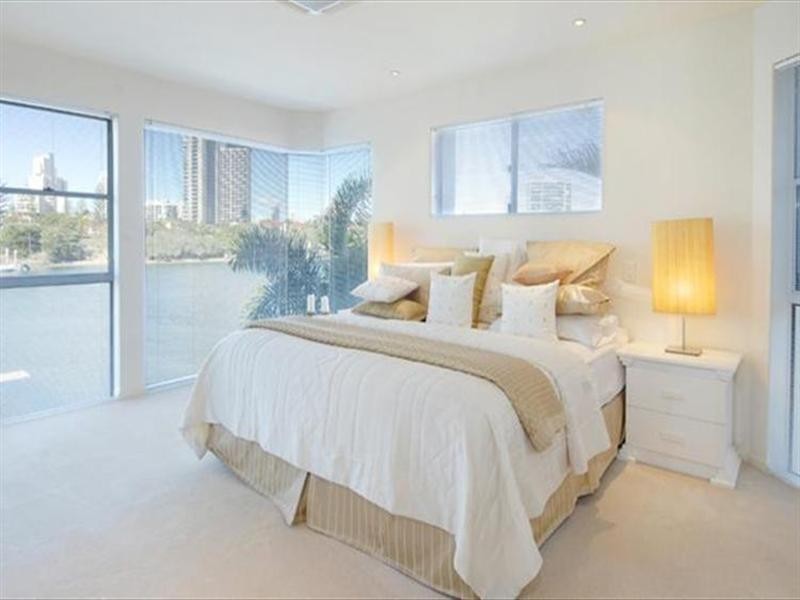 50 Amalfi Drive, Isle Of Capri QLD 4217