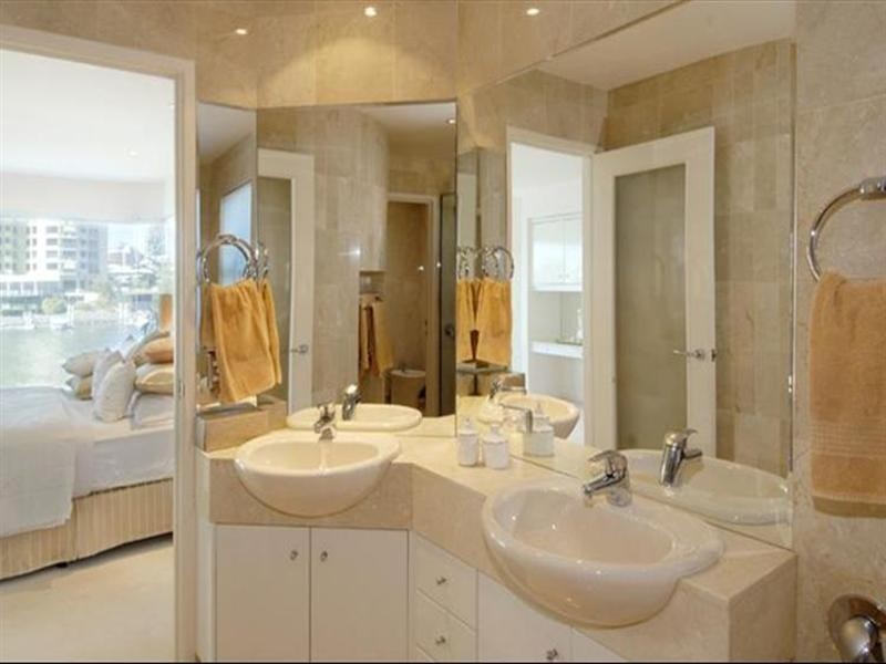 50 Amalfi Drive, Isle Of Capri QLD 4217