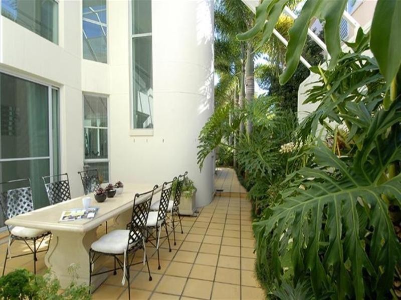 50 Amalfi Drive, Isle Of Capri QLD 4217