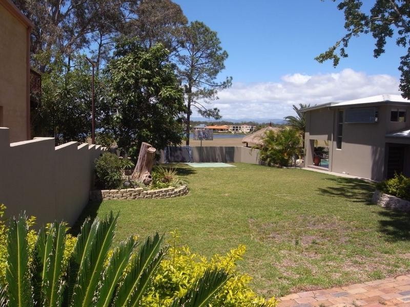 90 Bamboo Avenue, Benowa QLD 4217