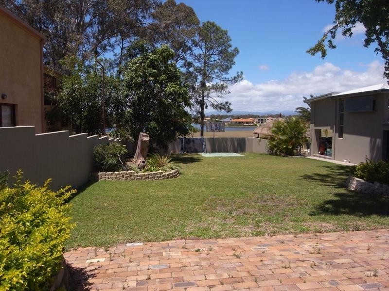 90 Bamboo Avenue, Benowa QLD 4217