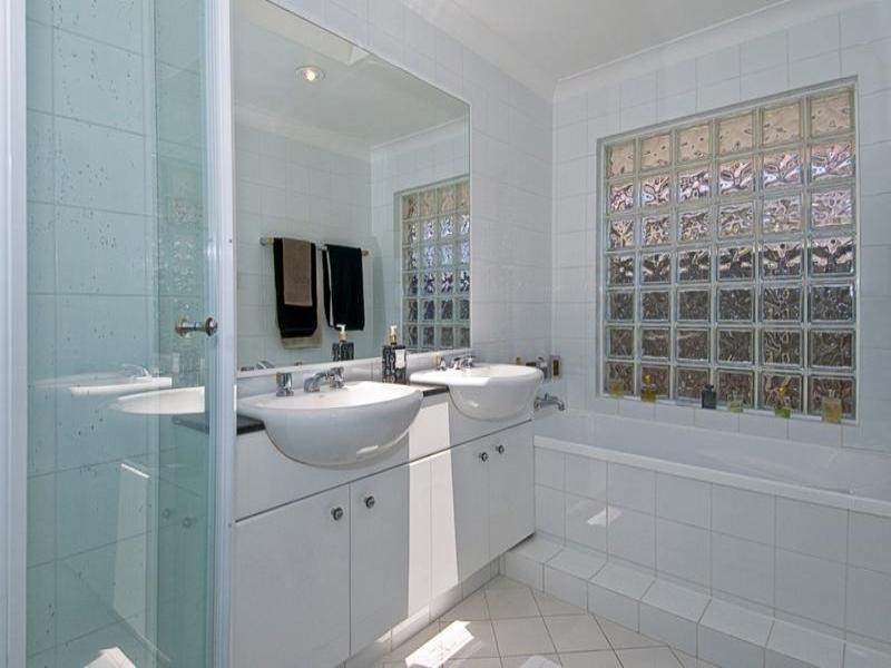 24 Allawah Street, Sorrento QLD 4217