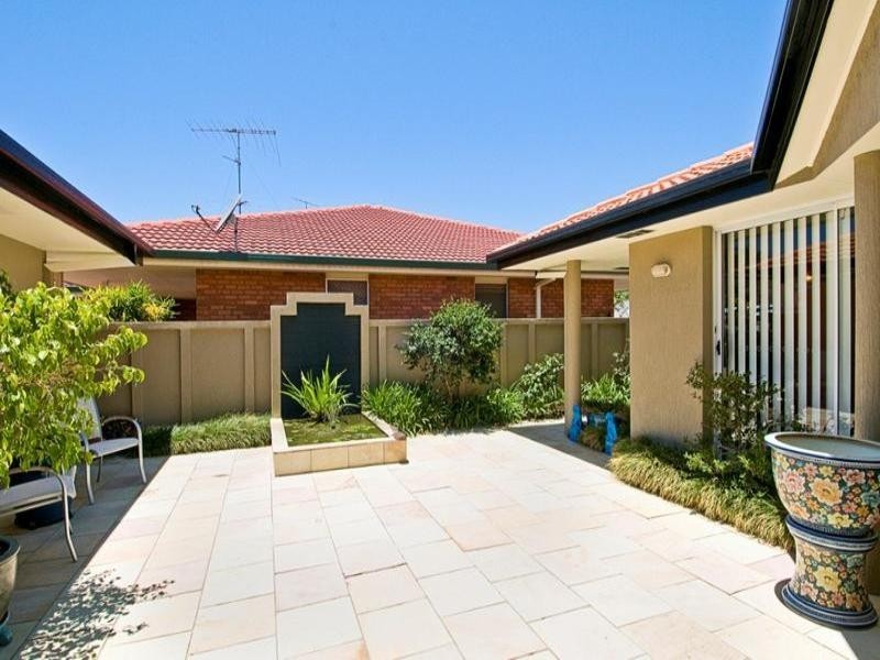 24 Allawah Street, Sorrento QLD 4217