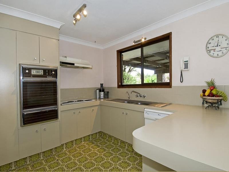 2 Barow Court, Ashmore QLD 4214
