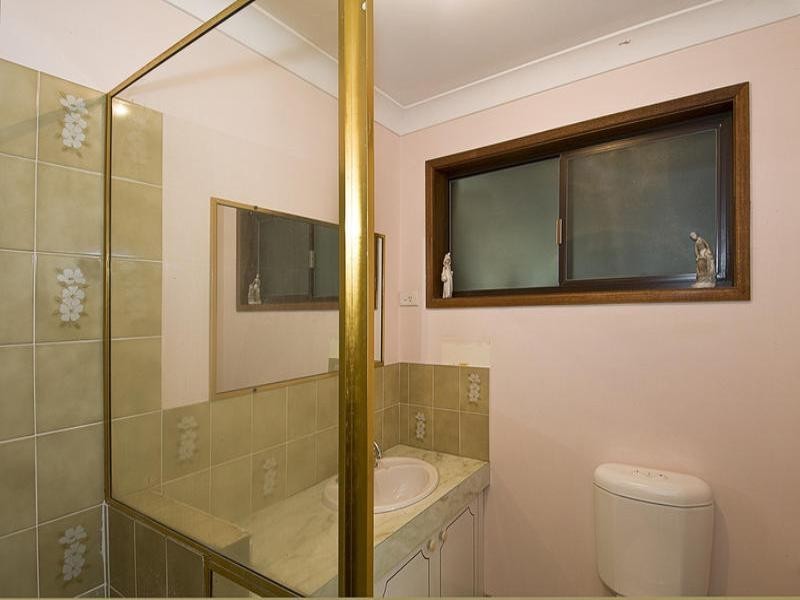 2 Barow Court, Ashmore QLD 4214