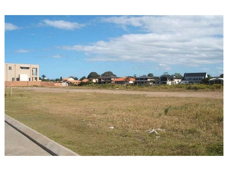 131 Sir Bruce Small Boulevard, Benowa QLD 4217