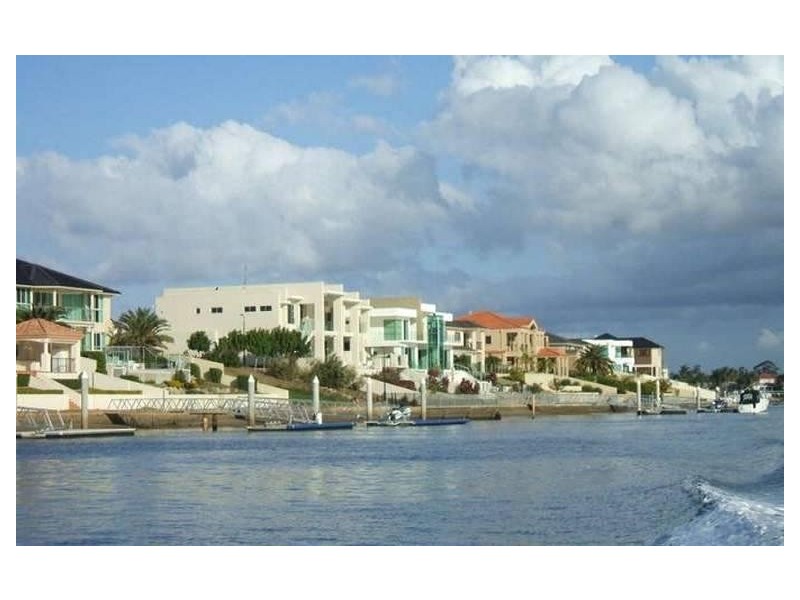 131 Sir Bruce Small Boulevard, Benowa QLD 4217