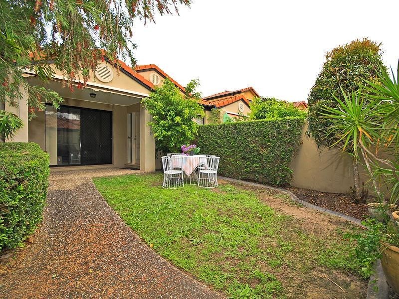 1/68 Heeb Street, Benowa QLD 4217