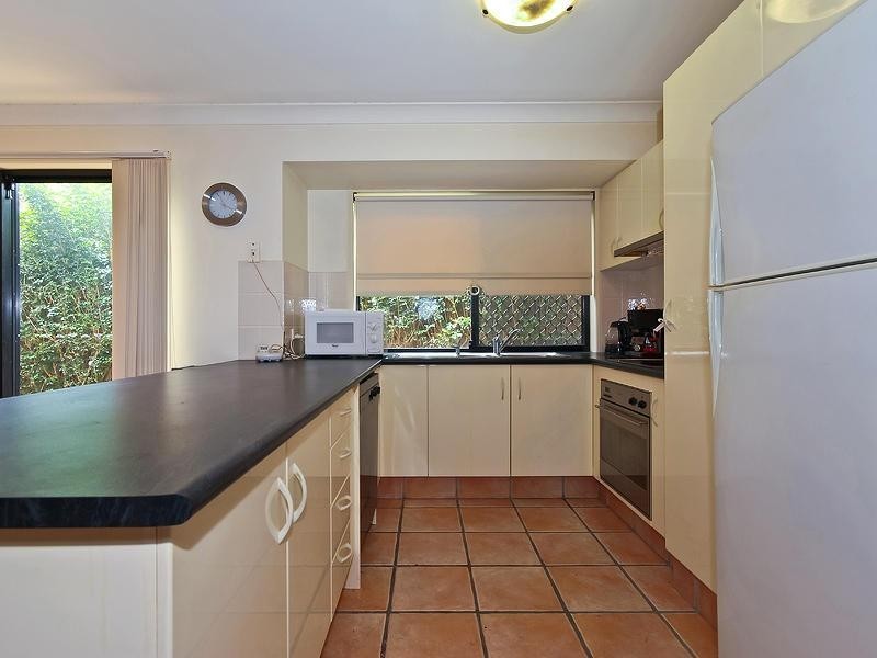 1/68 Heeb Street, Benowa QLD 4217