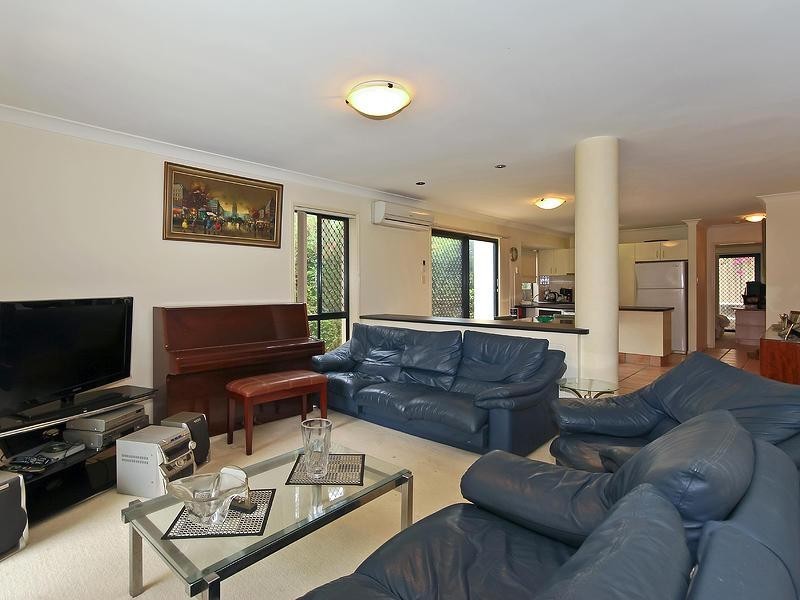 1/68 Heeb Street, Benowa QLD 4217