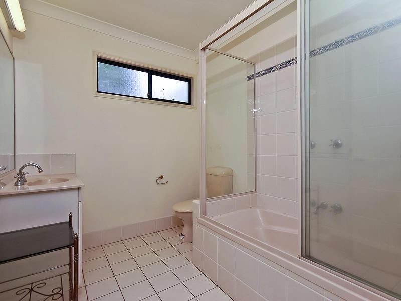 1/68 Heeb Street, Benowa QLD 4217