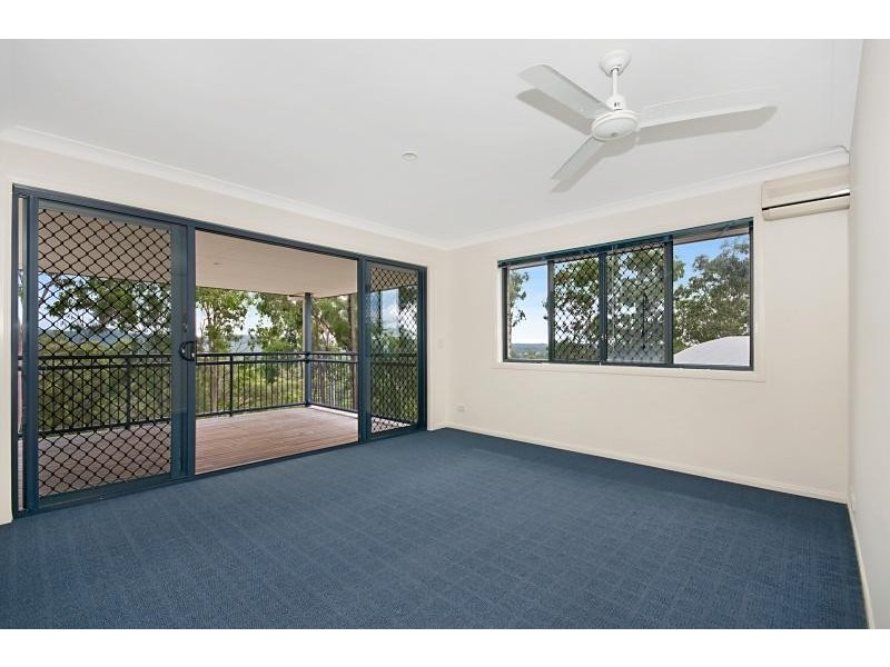 21 Tara Vista Boulevard, Highland Park QLD 4211