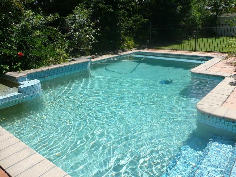 Clear Island Waters QLD 4226