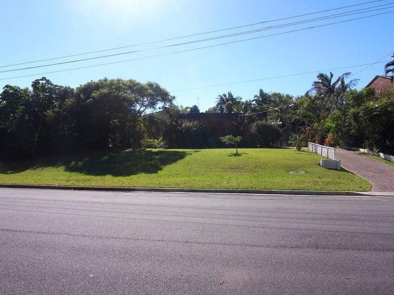 15 Sylvan Drive, Benowa QLD 4217