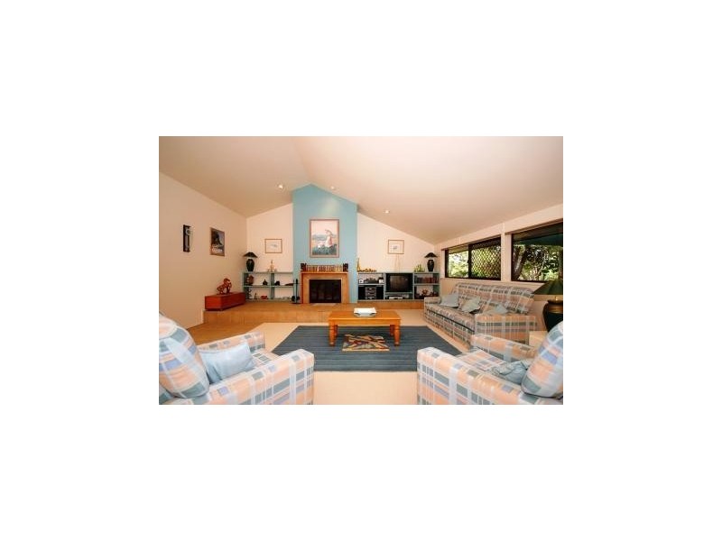 6 Oak Street, Nerang QLD 4211