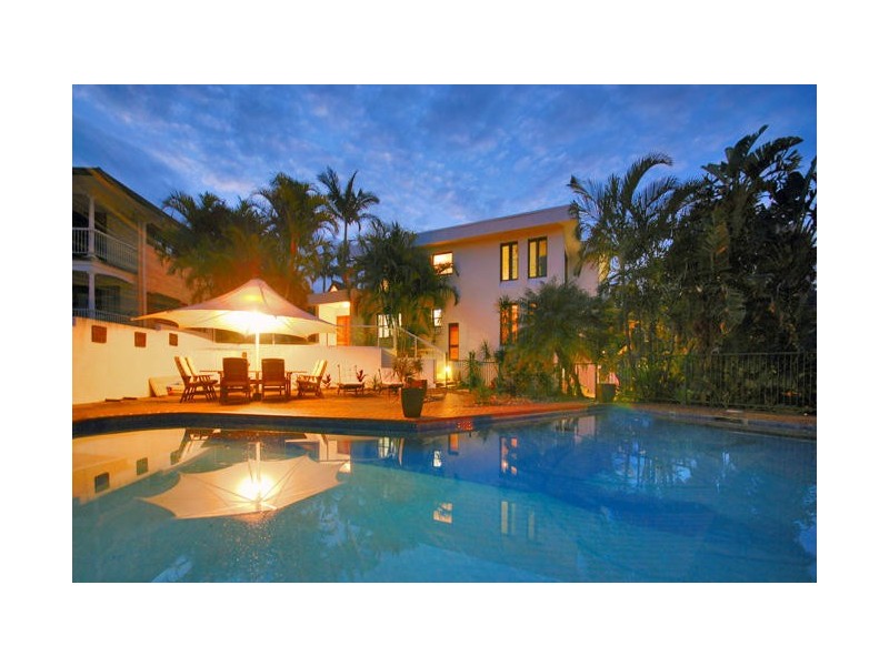 30 Tambourah Drive, Benowa QLD 4217