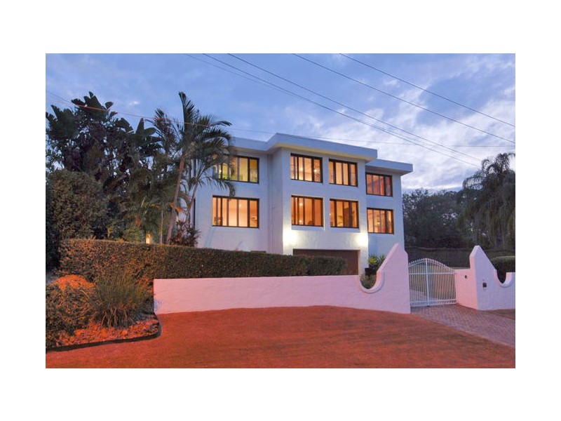 30 Tambourah Drive, Benowa QLD 4217