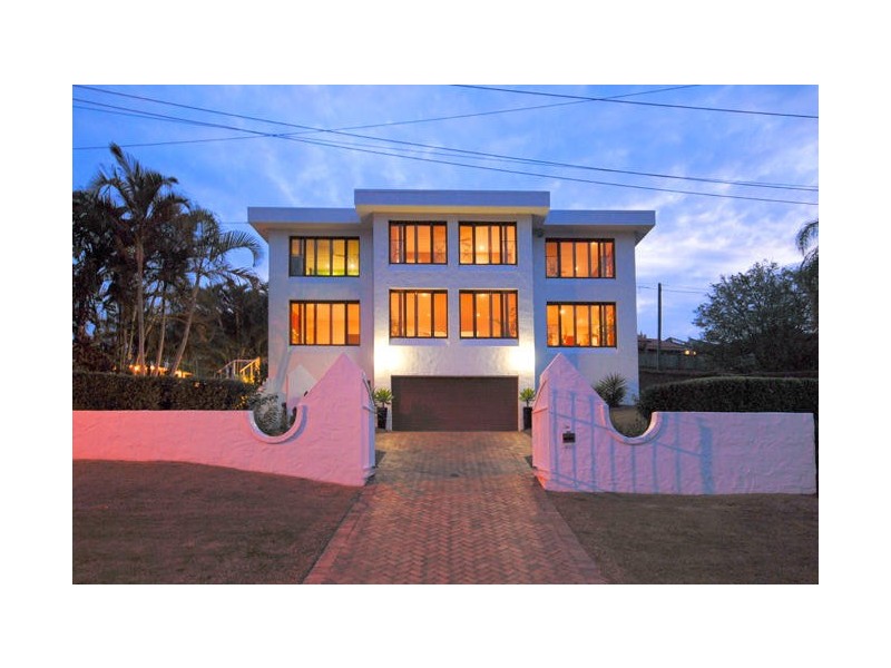 30 Tambourah Drive, Benowa QLD 4217