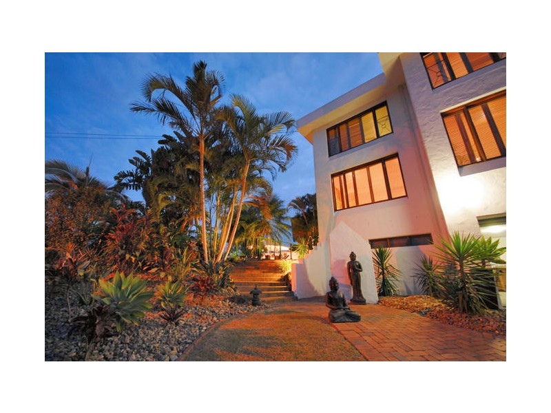 30 Tambourah Drive, Benowa QLD 4217