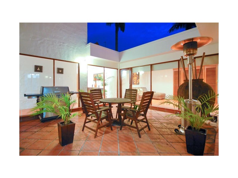 30 Tambourah Drive, Benowa QLD 4217