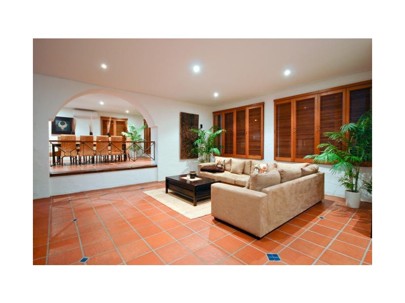 30 Tambourah Drive, Benowa QLD 4217