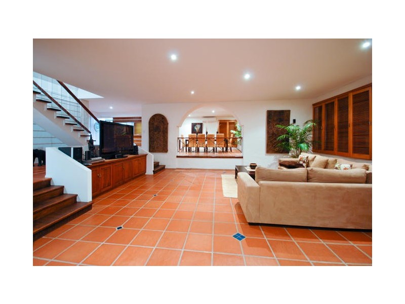 30 Tambourah Drive, Benowa QLD 4217