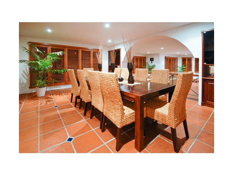 30 Tambourah Drive, Benowa QLD 4217