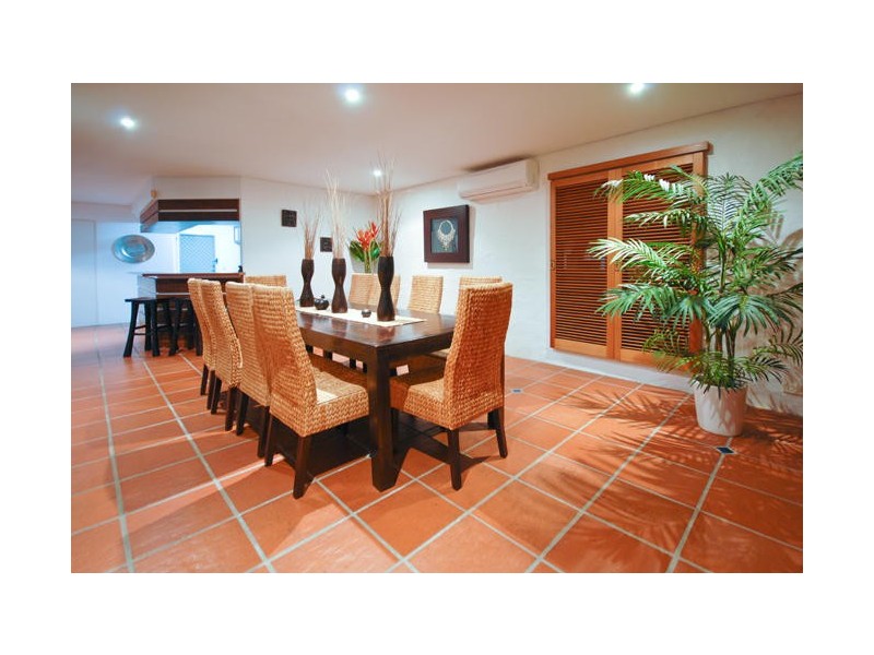 30 Tambourah Drive, Benowa QLD 4217