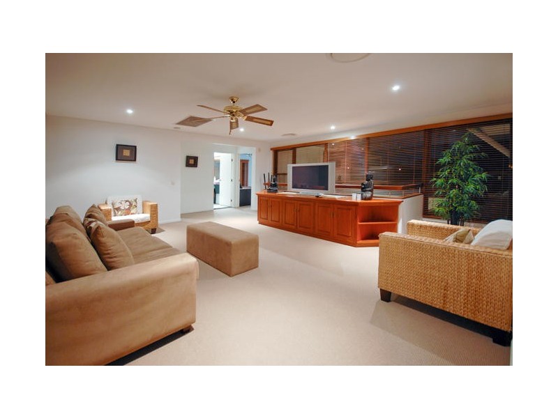 30 Tambourah Drive, Benowa QLD 4217