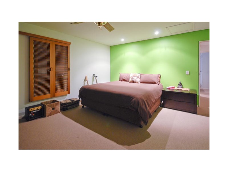 30 Tambourah Drive, Benowa QLD 4217