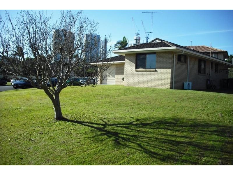 4 Gardiners Place, Southport QLD 4215