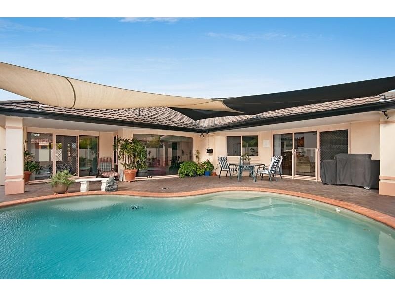 41 Deborah Avenue, Benowa QLD 4217