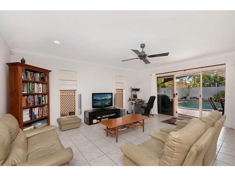 41 Deborah Avenue, Benowa QLD 4217