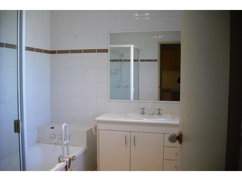 21 Gleneagles Place. 4 Bronberg Court, Southport QLD 4215