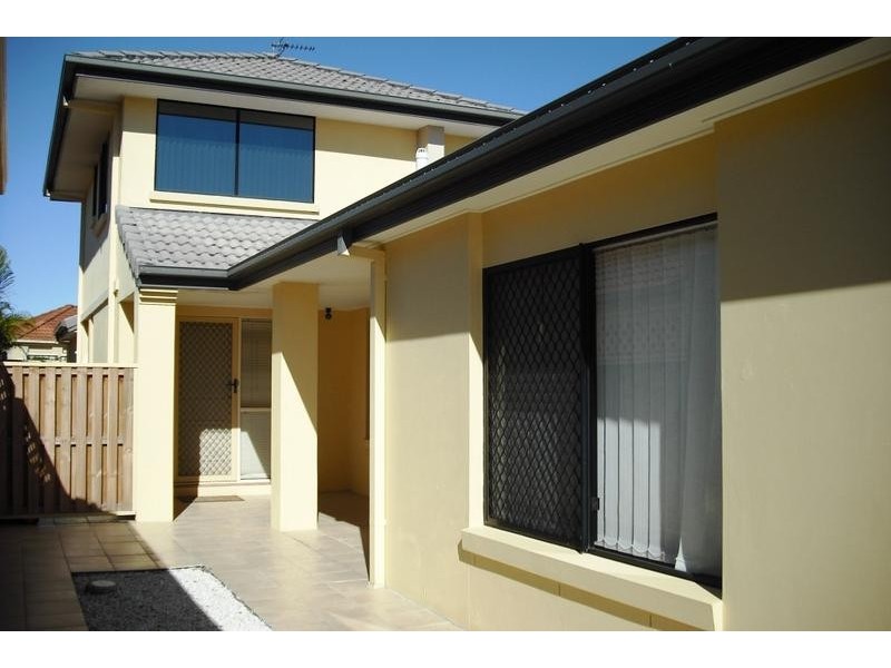 21 Gleneagles Place. 4 Bronberg Court, Southport QLD 4215