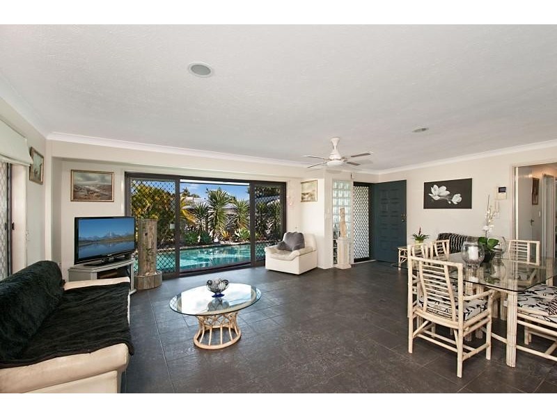 1 Elgin Crescent, Sorrento QLD 4217