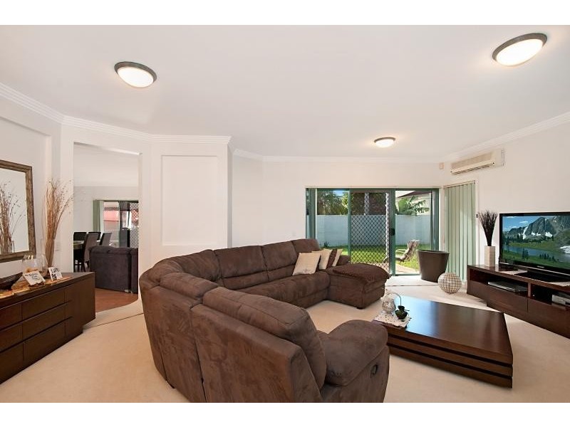 21 Christa Way, Benowa QLD 4217