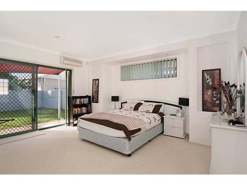 21 Christa Way, Benowa QLD 4217