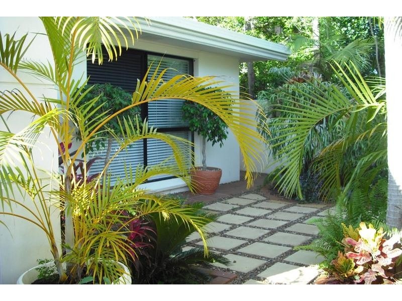 79 Amalfi Drive, Isle Of Capri QLD 4217