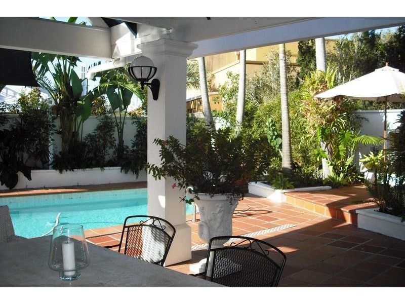 79 Amalfi Drive, Isle Of Capri QLD 4217