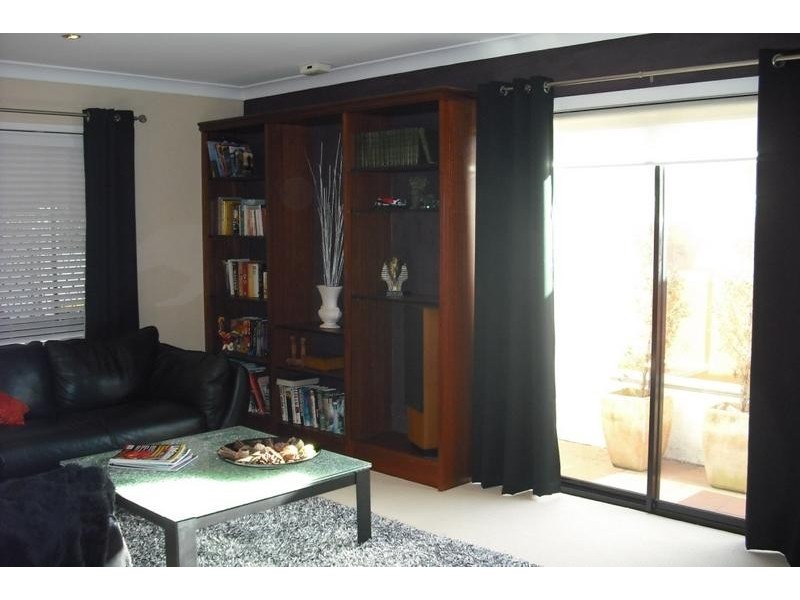 79 Amalfi Drive, Isle Of Capri QLD 4217